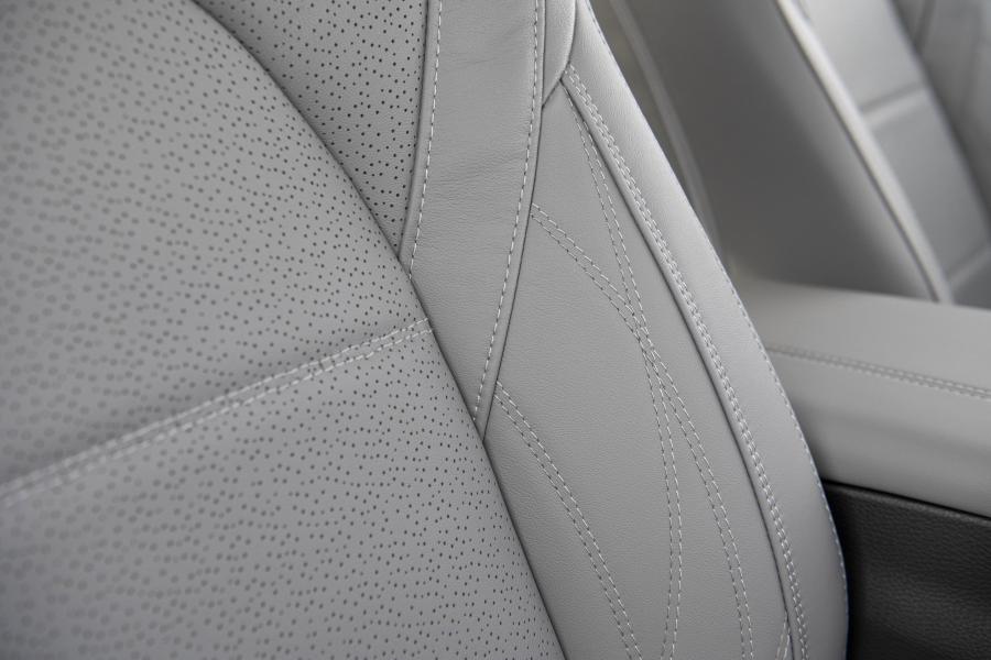Детали интерьера Toyota Avalon Limited AWD 2020 года  (фото 11 из 15)